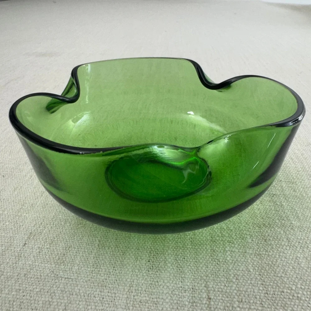 Vintage MCM Emerald Green Art Glass Small Tri-Corner Pinched Rim Bowl 5.25
